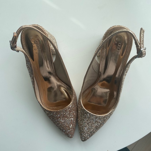 Sparkly gold heels - Picture 2 of 4